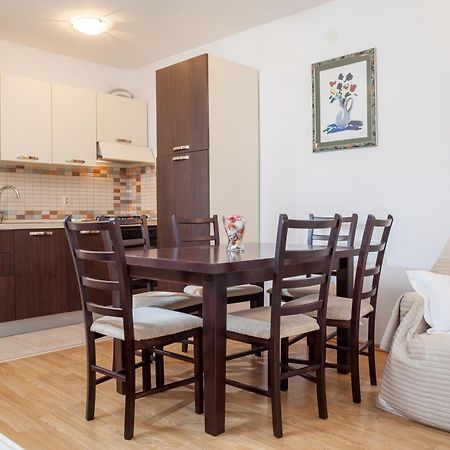 Apartments Leut 80M From The Sea Podgora Exterior foto