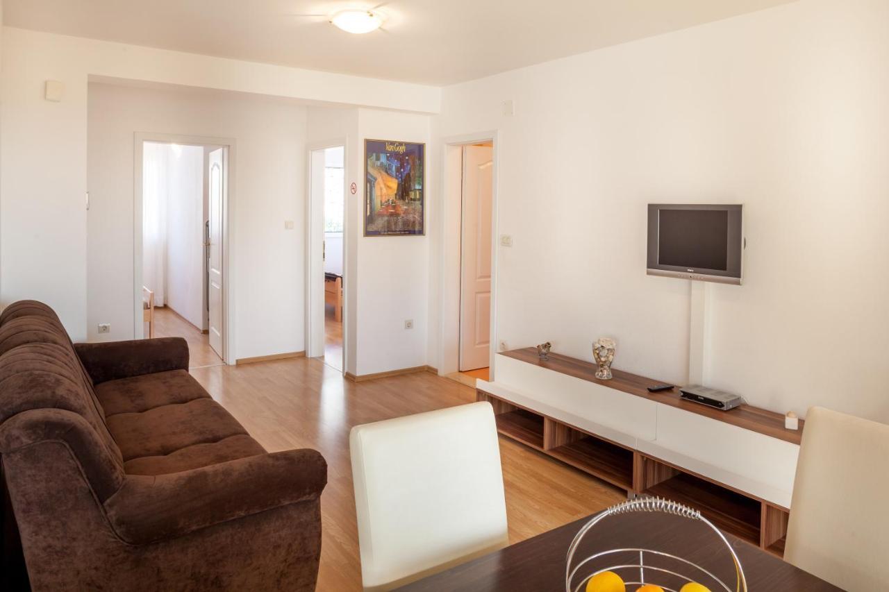 Apartments Leut 80M From The Sea Podgora Zimmer foto