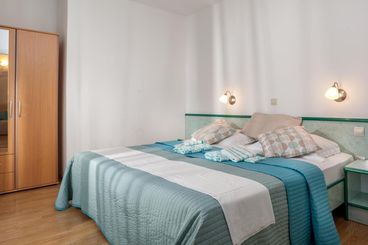 Apartments Leut 80M From The Sea Podgora Zimmer foto
