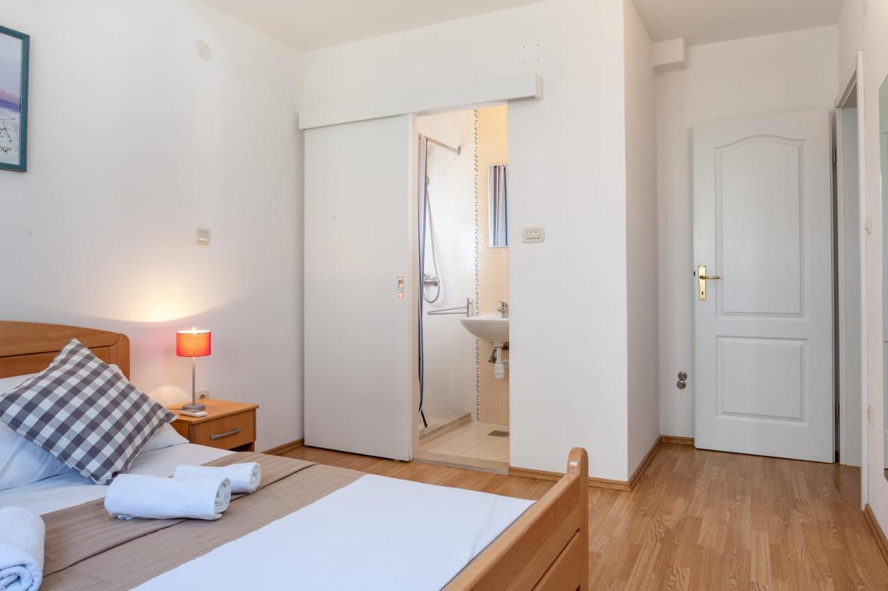 Apartments Leut 80M From The Sea Podgora Zimmer foto