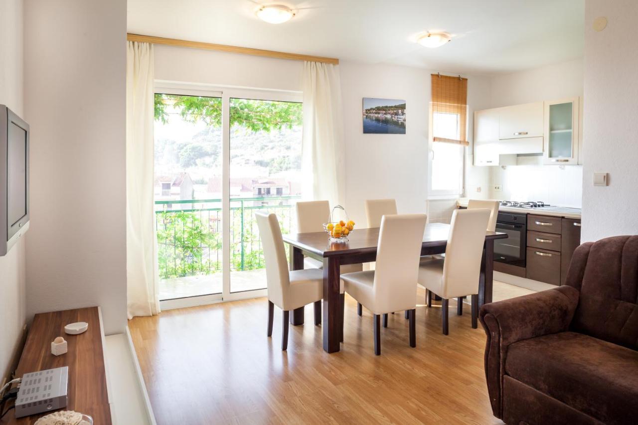 Apartments Leut 80M From The Sea Podgora Zimmer foto