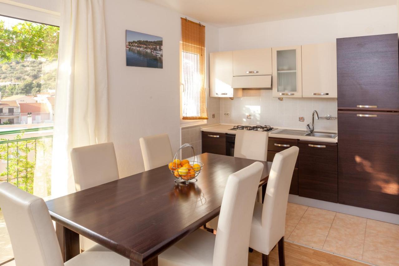 Apartments Leut 80M From The Sea Podgora Zimmer foto