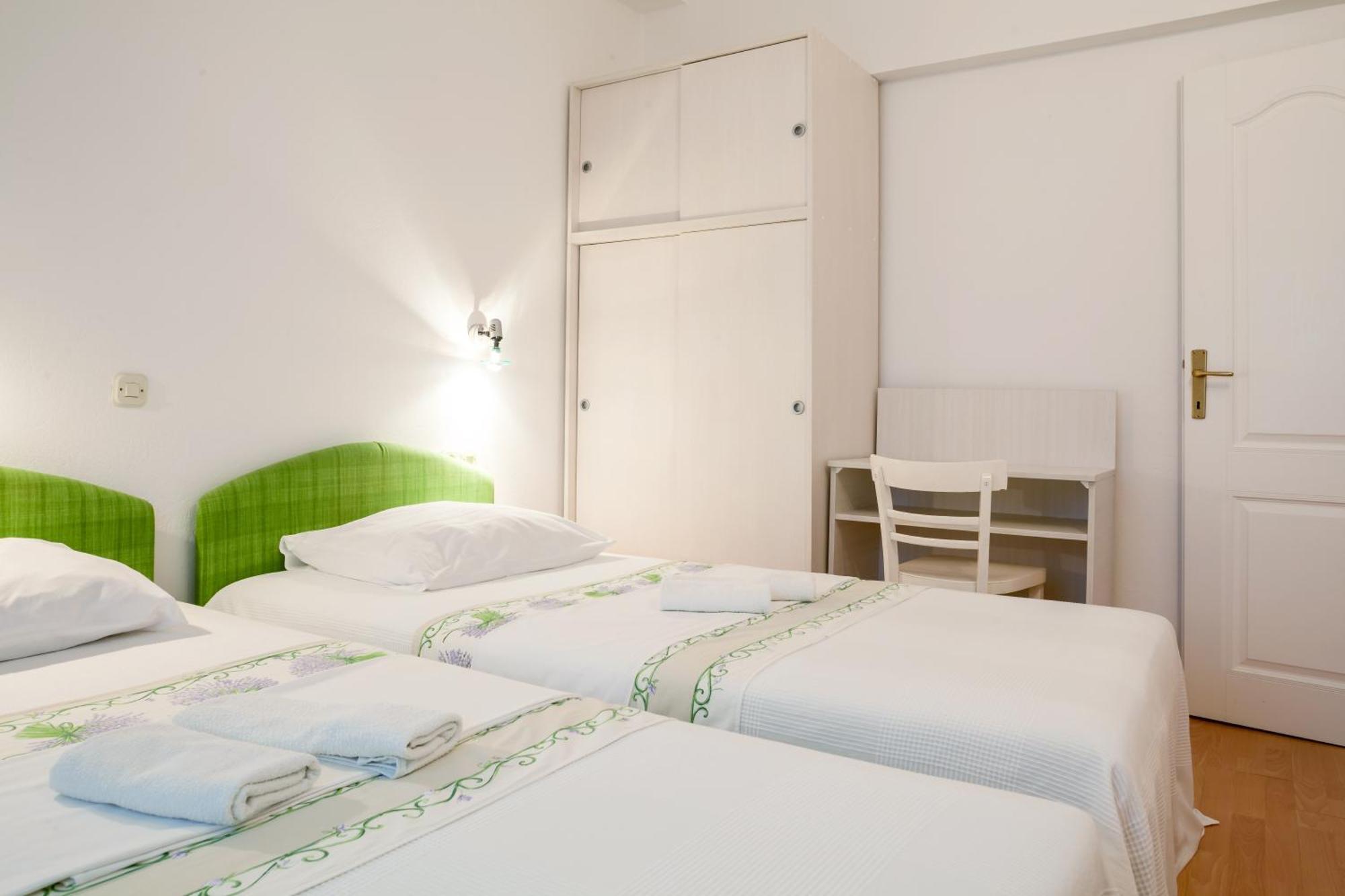 Apartments Leut 80M From The Sea Podgora Zimmer foto