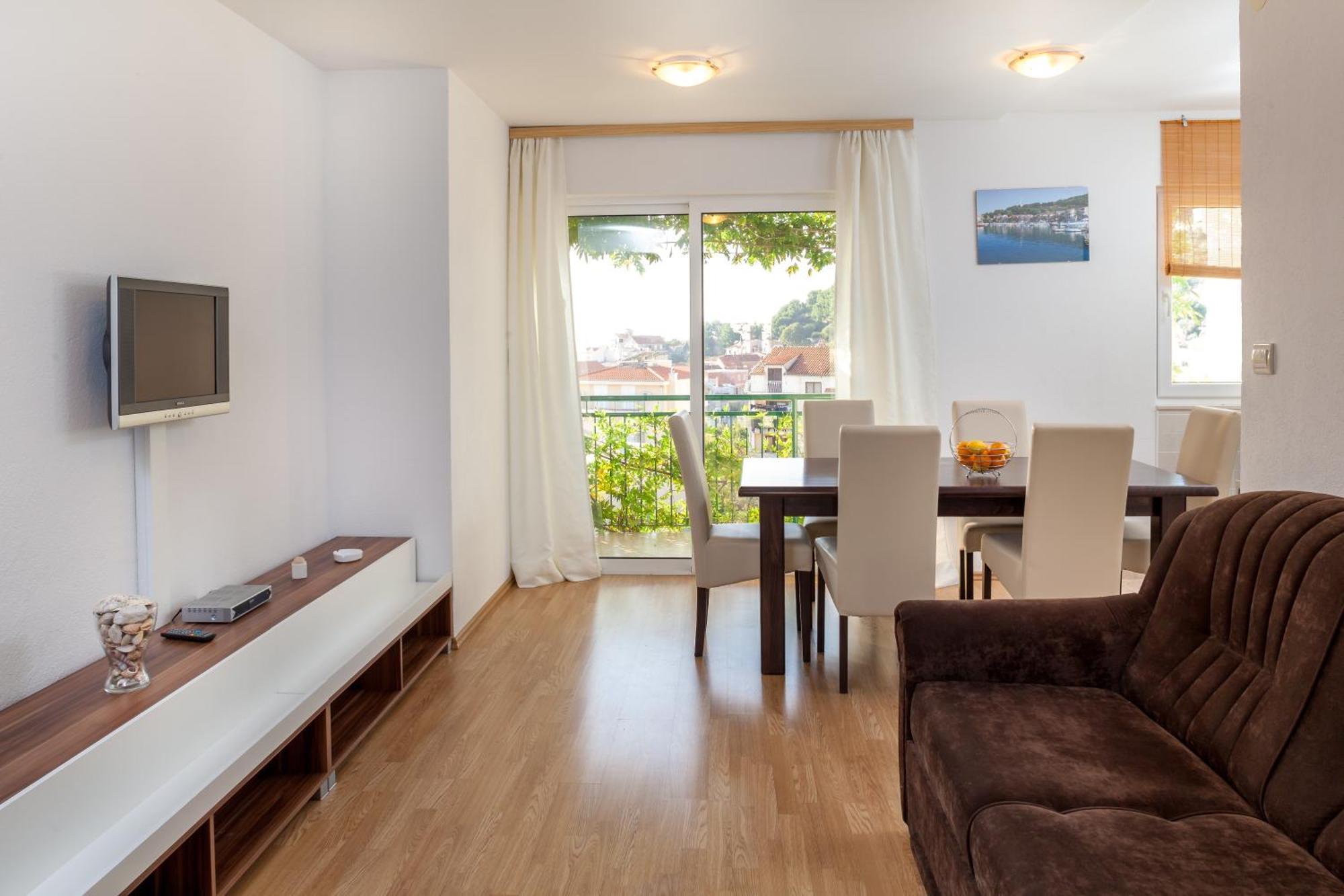 Apartments Leut 80M From The Sea Podgora Zimmer foto