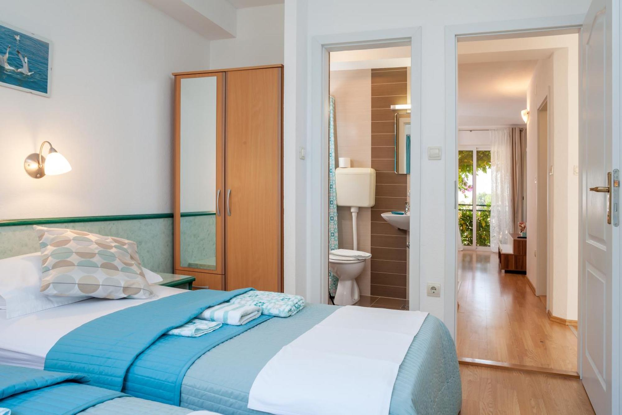 Apartments Leut 80M From The Sea Podgora Zimmer foto