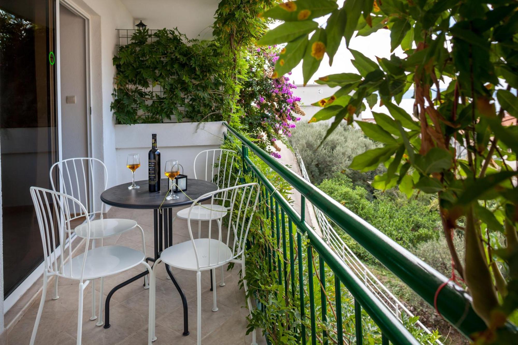 Apartments Leut 80M From The Sea Podgora Zimmer foto