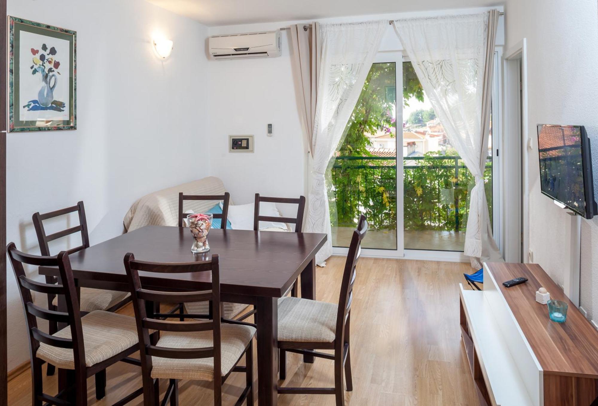 Apartments Leut 80M From The Sea Podgora Exterior foto